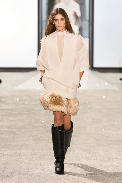 Look 29